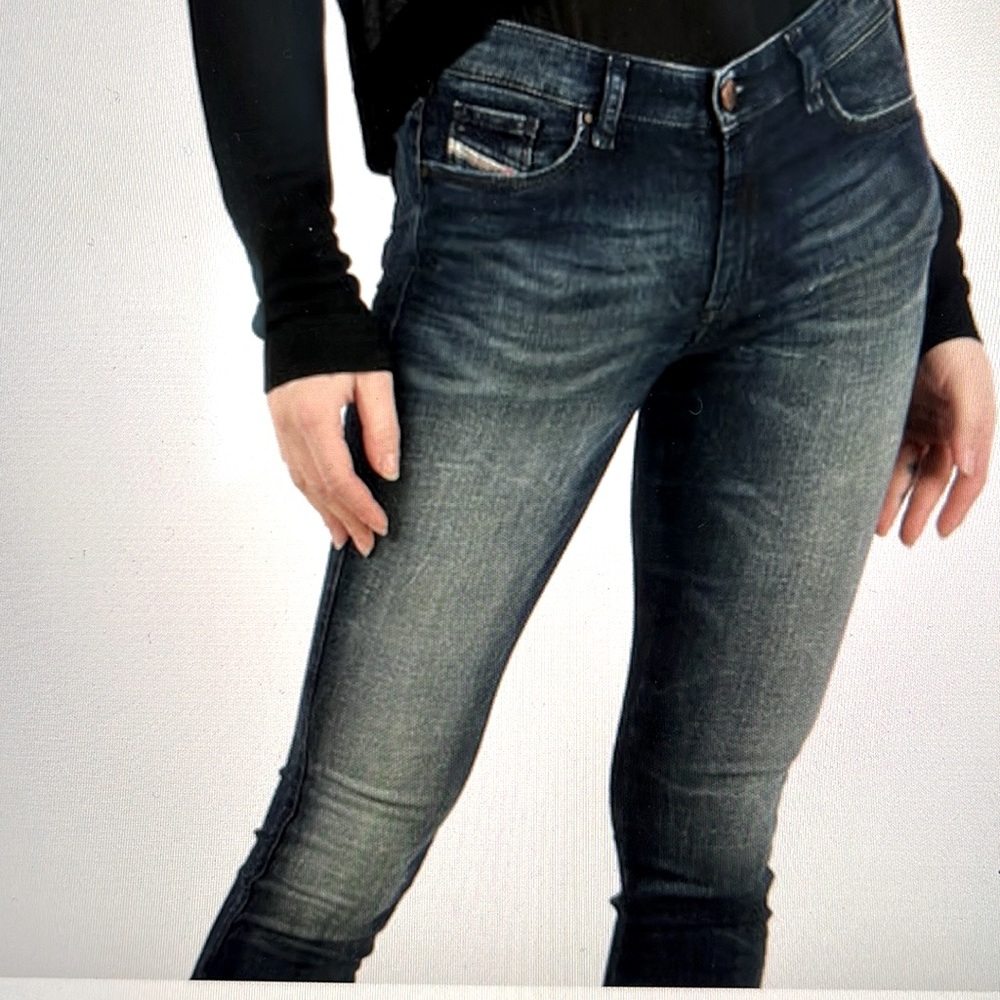 Diesel Doris Super Slim-Skinny regular waist jeans. Size 27.